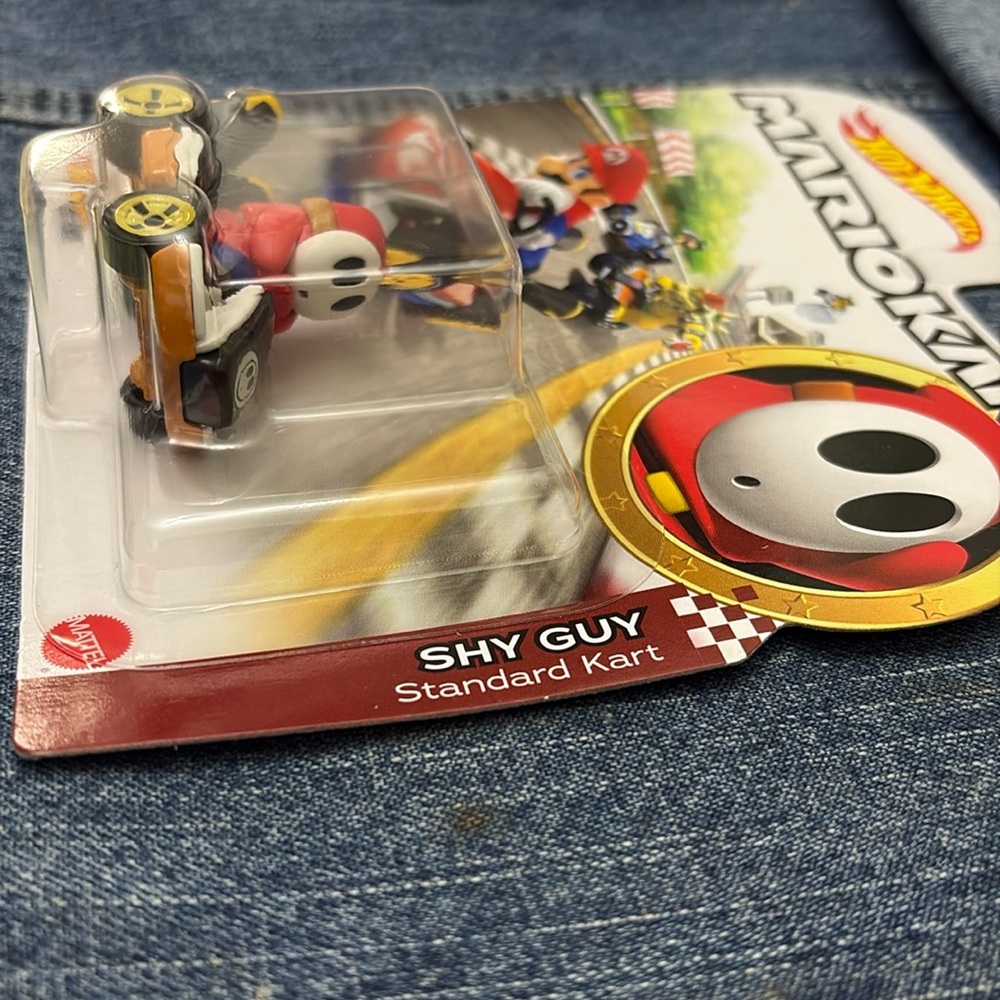 2020 Hot Wheels Mariokart Shy Guy Standard Kart - Picture 3 of 6